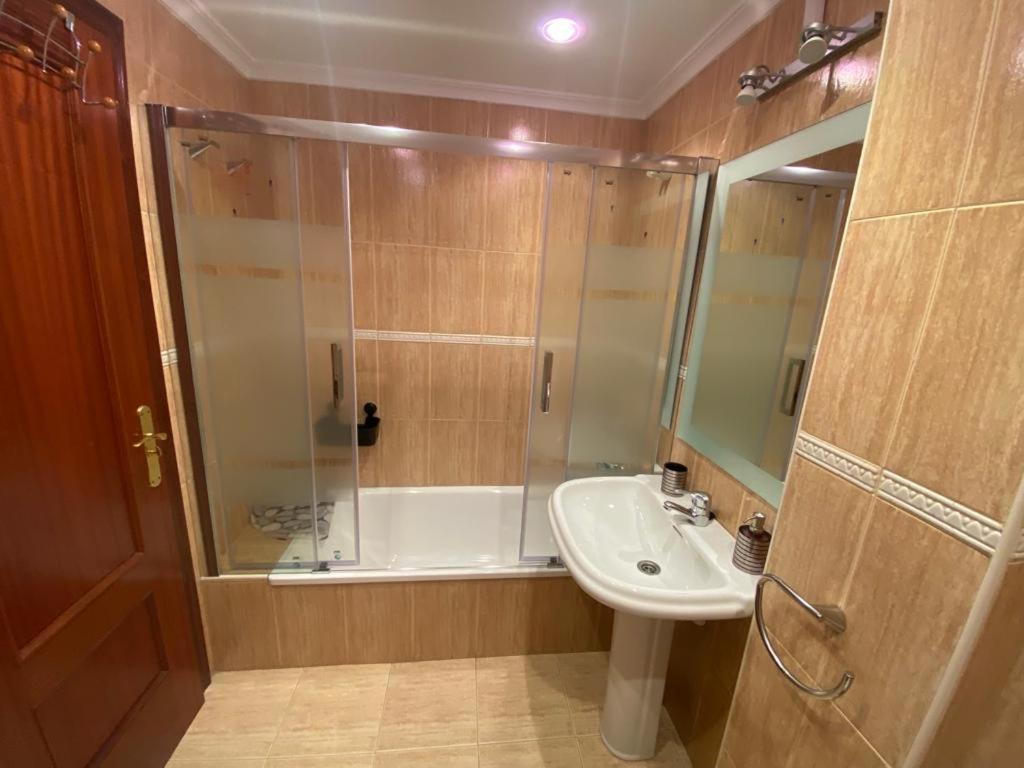 Apartamento En Complejo Residencial Rovacias Comillas Exterior photo